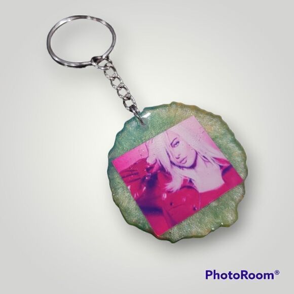 Bebe Rexha Green Glitter Keychain (Z158) - Picture 4 of 10